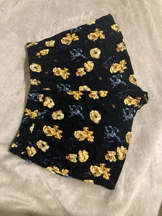 Pantalón corto floral Pull&Bear