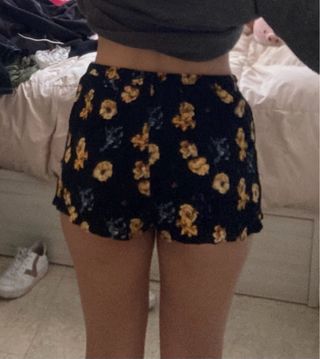 Pantalón corto floral Pull&Bear