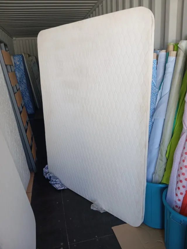 Somier imbottito 150x190 con 6 gambe