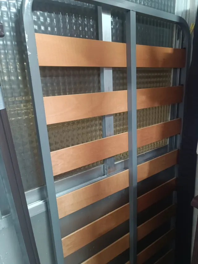 Cama de madera clara 90×190