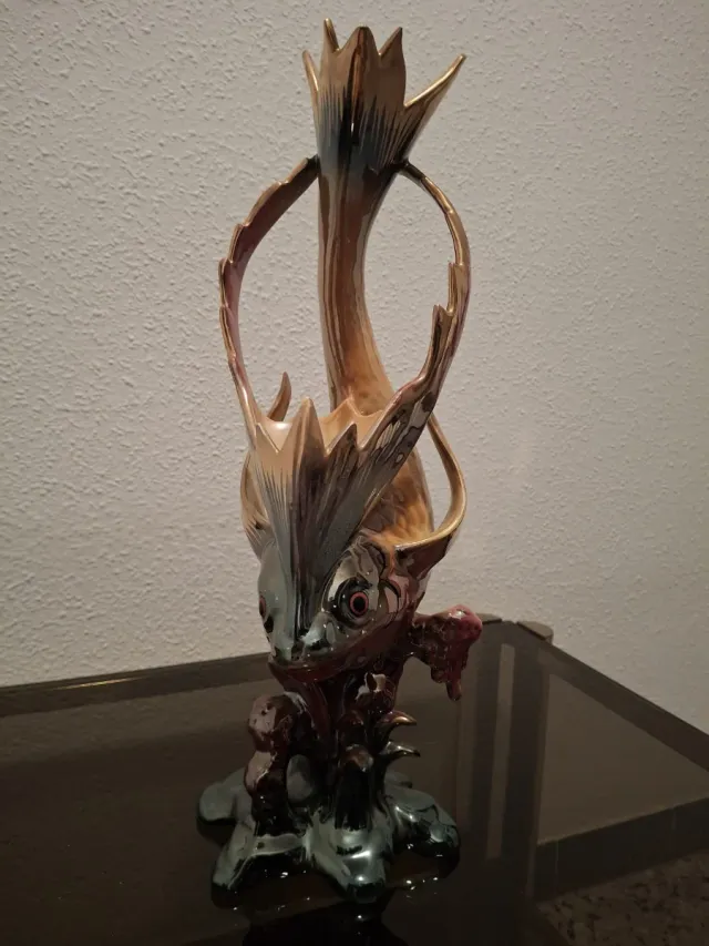 Figura de pez de cerámica