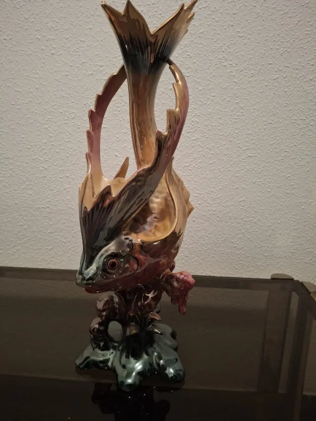 Figura de pez de cerámica