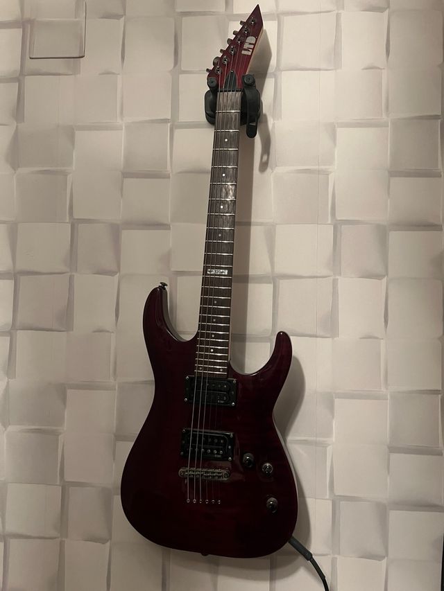 Guitarra Eléctrica LTD Modelo 100QMNT.