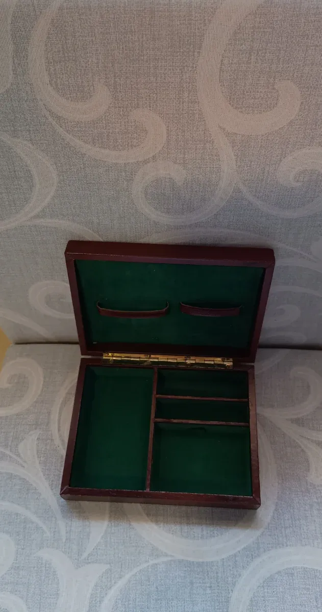 Caja de madera compartimentada