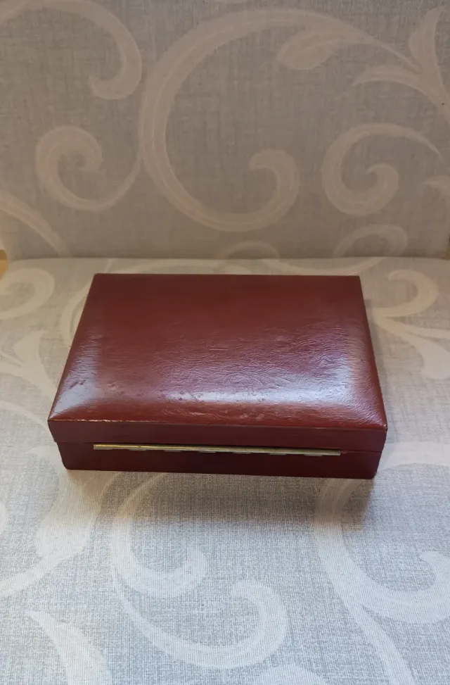 Caja de madera compartimentada