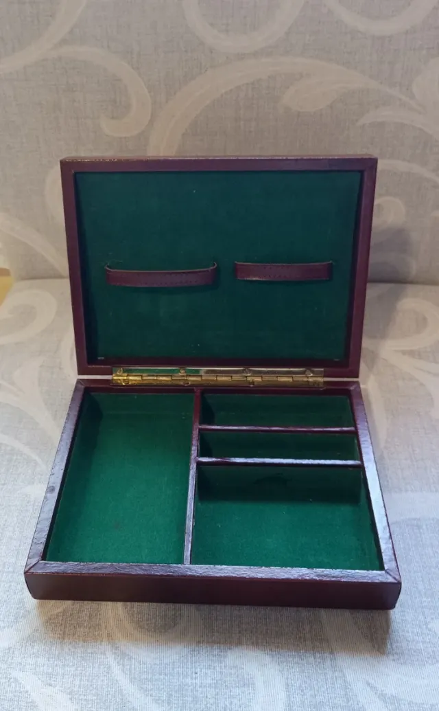 Caja de madera compartimentada