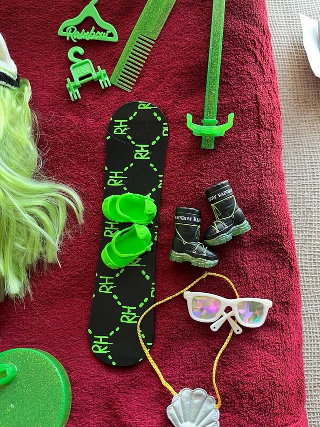 Muñeca Rainbow High Verde Esquiadora