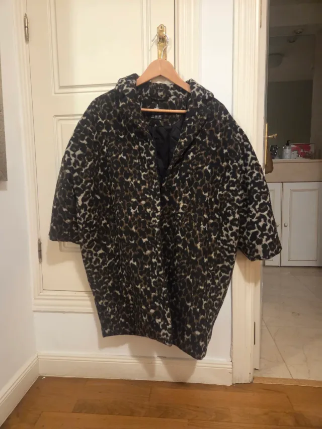 Abrigo estampado animal print paño talla S