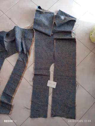 Ritagli stoffa fantasia floreale blu beige e rombi