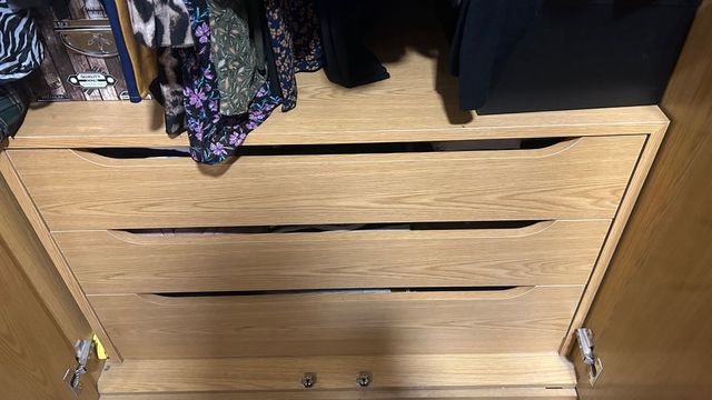 Cajonera de armario de madera color roble