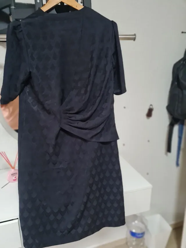 Vestido negro drapeado