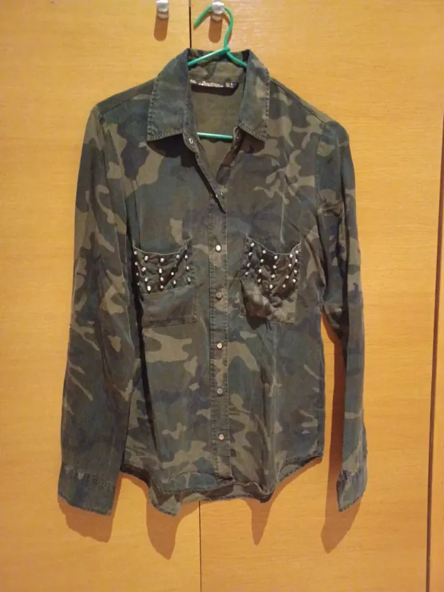 Camisa Zara Camuflaje Tachuelas
