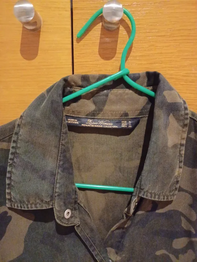 Camisa Zara Camuflaje Tachuelas