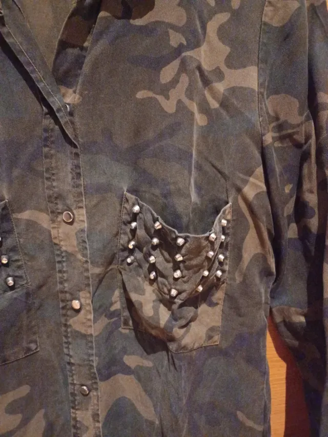 Camisa Zara Camuflaje Tachuelas