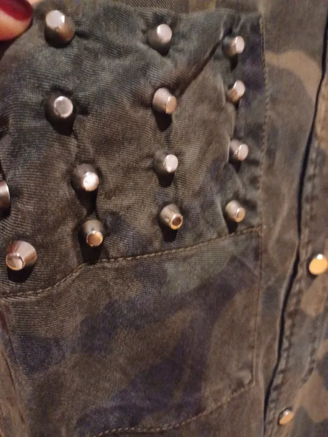 Camisa Zara Camuflaje Tachuelas