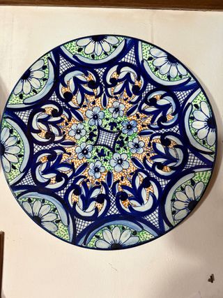 Plato decorativo Talavera azul y blanco