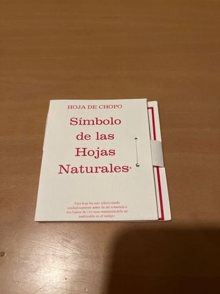 Colgante hoja dorada con cordón
