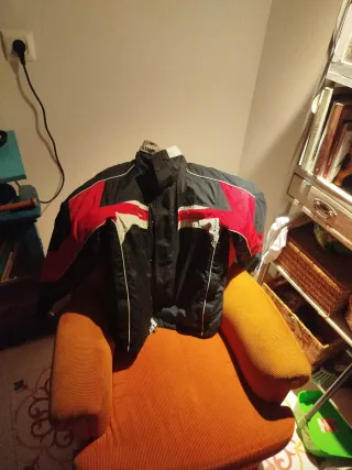 Abrigo Columbia Negro y Rojo