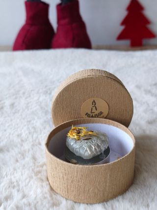 Scatolina rotonda con candela a forma di cuore