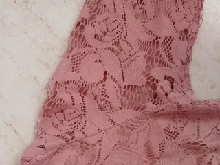 Camiseta Bershka rosa talla M