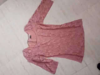 Camiseta Bershka rosa talla M