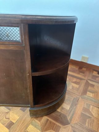 Mueble antiguo cubreradiador de madera maciza