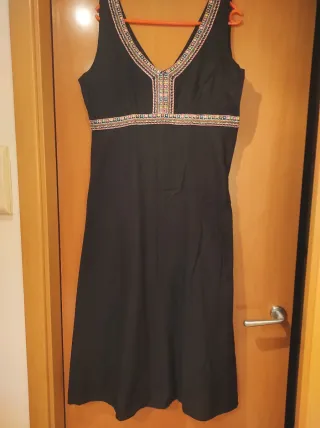 Vestido negro Surkana bordado