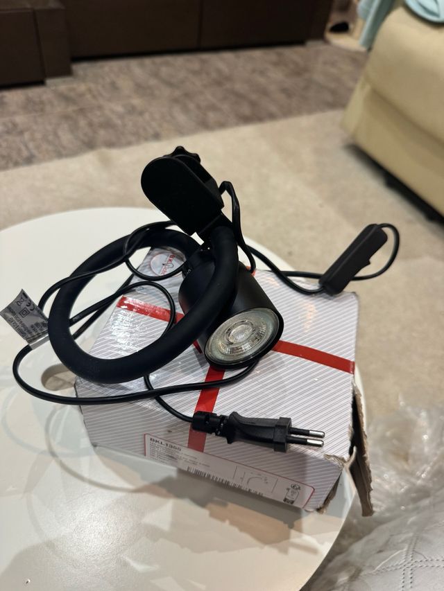 Lámpara de mesa negra