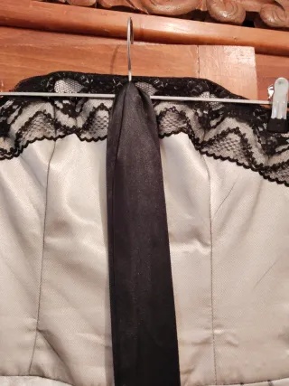 Vestido fiesta beige y negro de encaje y lazo nuev