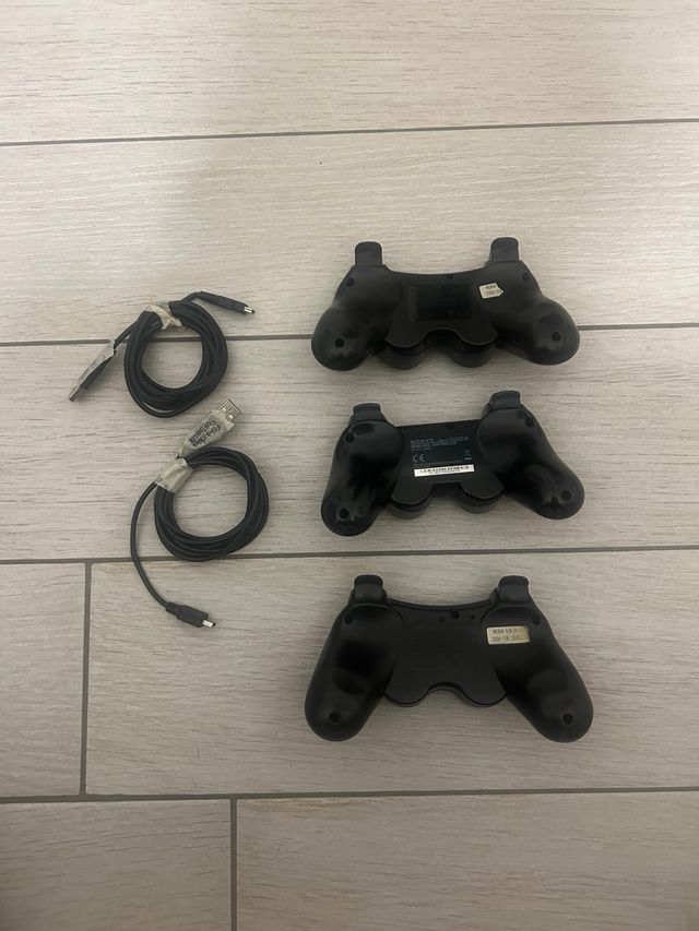 PlayStation 3 + 3 controller e alcuni giochi