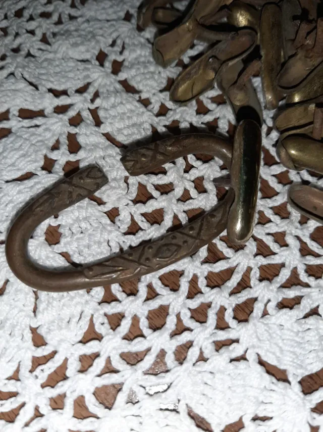 700 Tachuelas Antiguas hierro latón. Por estrenar