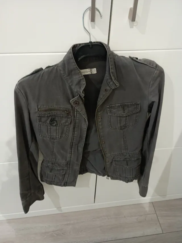 Chaqueta militar gris mujer