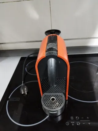 Cafetera Nespresso Roja Averiada