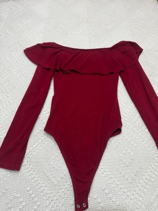 Body burdeos escote volante manga larga