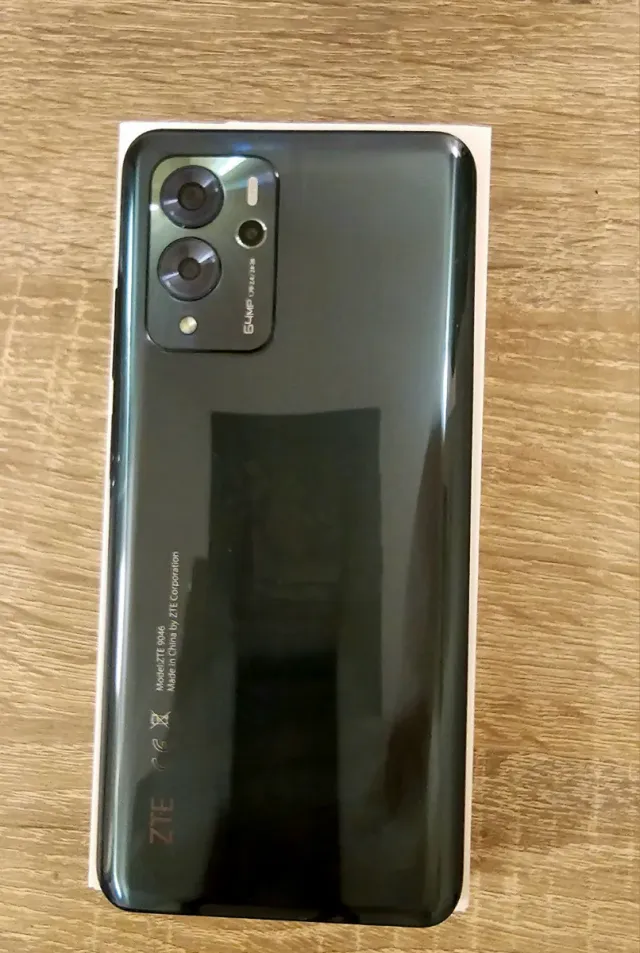 ZTE V40 Pro Azul