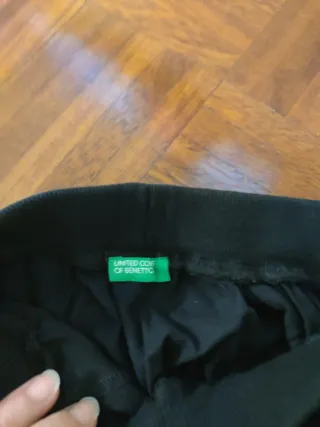 Falda niña negra con detalles multicolor