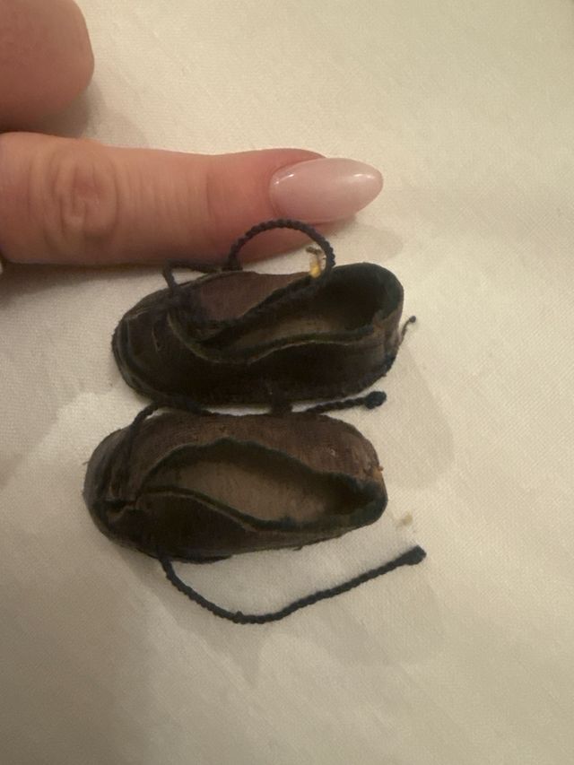 Zapatos miniatura vintage de cuero miniatura