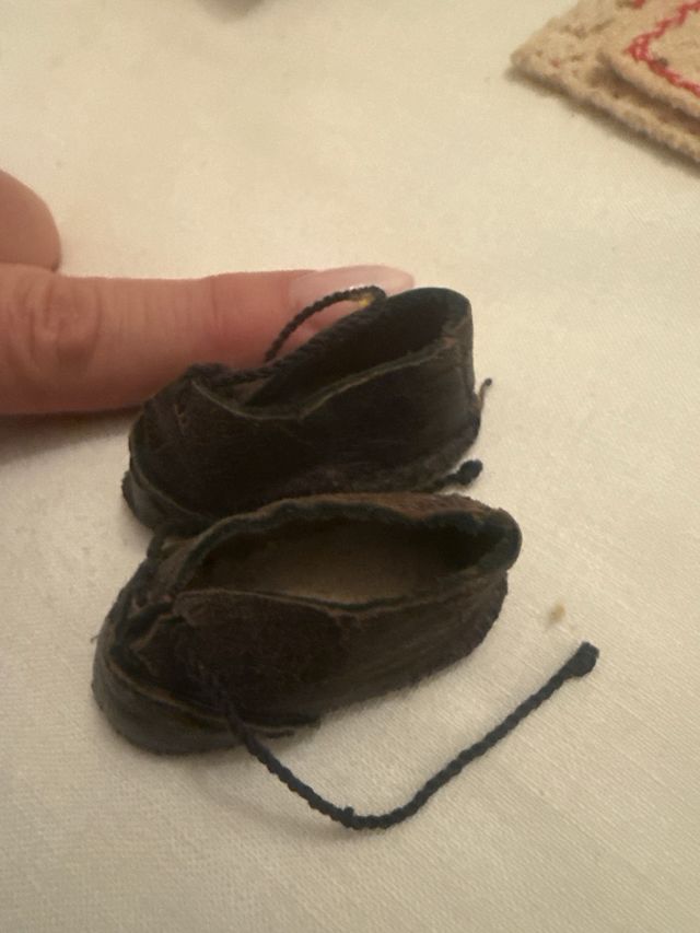 Zapatos miniatura vintage de cuero miniatura