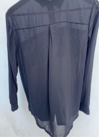 Camisa negra con flecos y pedrería