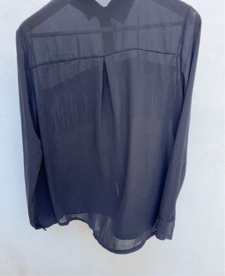 Camisa negra con flecos y pedrería