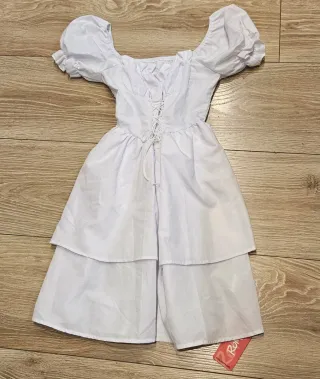 Vestido blanco corto con volantes