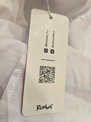 Vestido blanco corto con volantes