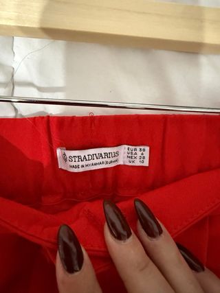 Pantalones de traje Stradivarius rojos