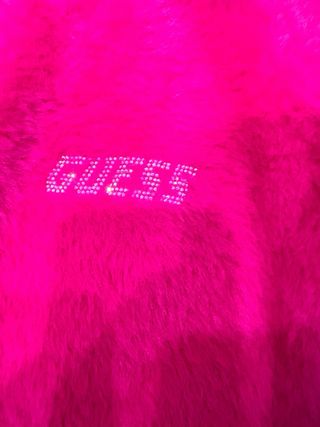 Jersey Rosa Peludo Guess