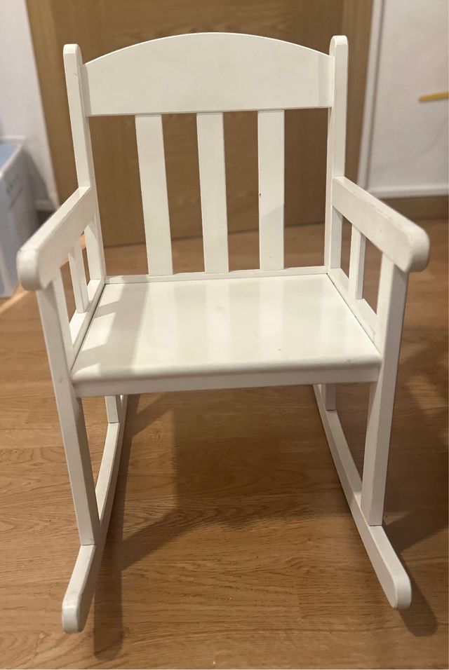 Mecedora infantil Ikea blanca