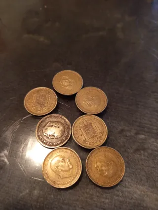 Lote de 8 monedas de una peseta 1944,1947,1966