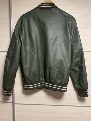 Cazadora polipiel verde bomber de hombre