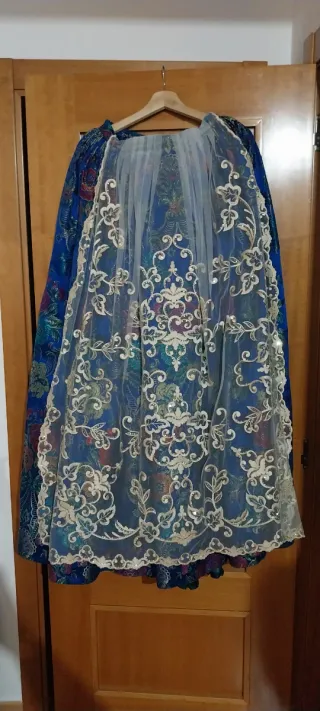 Traje de Fallera con zapatos talla 38.