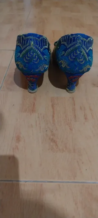 Traje de Fallera con zapatos talla 38.