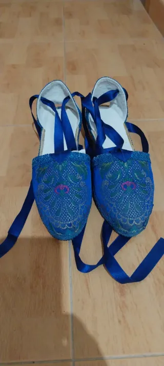 Traje de Fallera con zapatos talla 38.